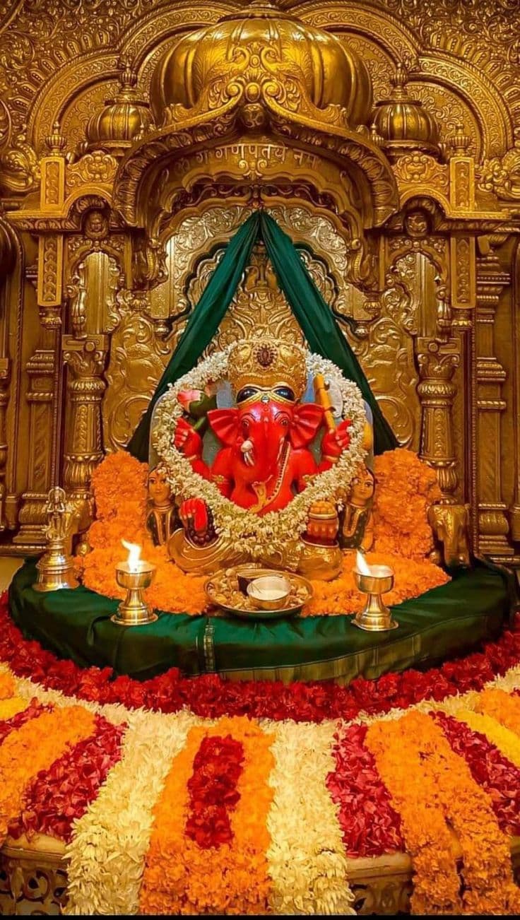 Ganesh Chaturthi chadawa at Shree Siddhivinayak Temple